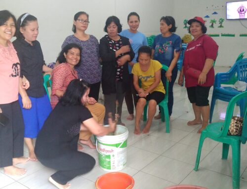 BWA Jemaat Tanjungpura Membuat Cairan Cuci Piring